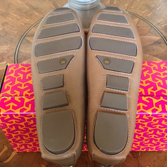 *New*Tory Burch Royal Tan Lawerence Shoes - Picture 4 of 6